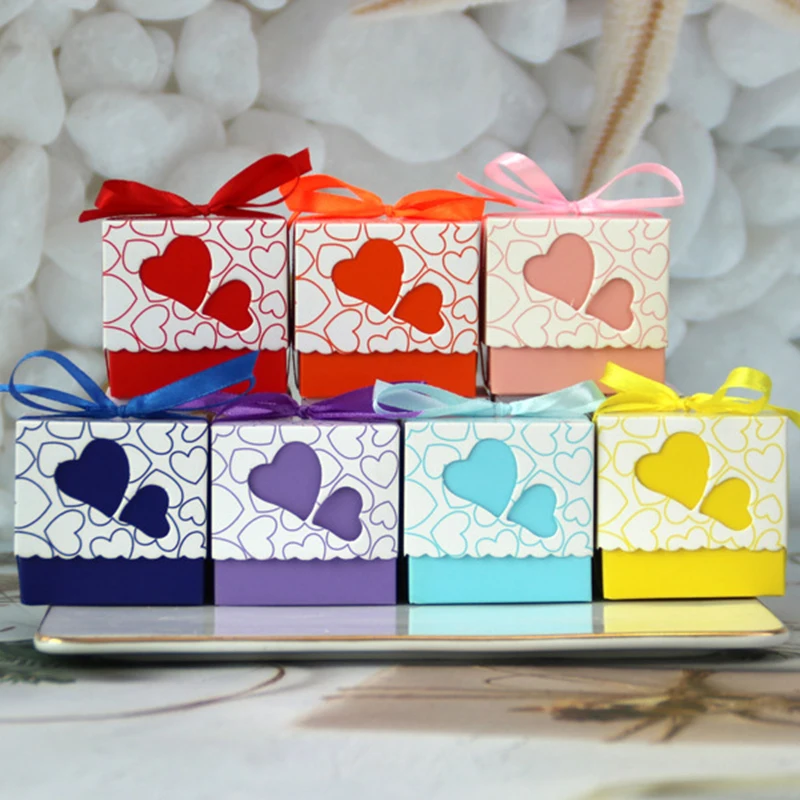 50/100 adet Aşk Kalp şeker kutusu Tatlı Konteyner İyilik Ve Hediye şeritli kutular Vaftiz Doğum Günü Partisi Düğün Dekorasyon