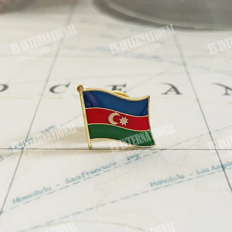 Azerbaycan Ulusal Bayrağı Kristal Epoksi Metal Emaye Rozeti Broş Koleksiyonu Hatıra Yaka İğneler Aksesuarları Boyutu 1.6 * 1.9 cm