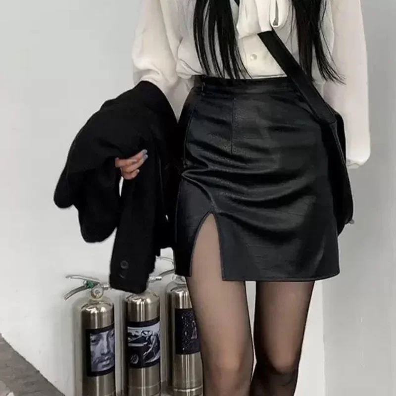 HOUZHOU Siyah Deri Etek Seksi Bölünmüş A-LİNE Mini Etekler Goth Punk Moda Streetwear Kadın Sonbahar Kore Moda Yüksek Sokak