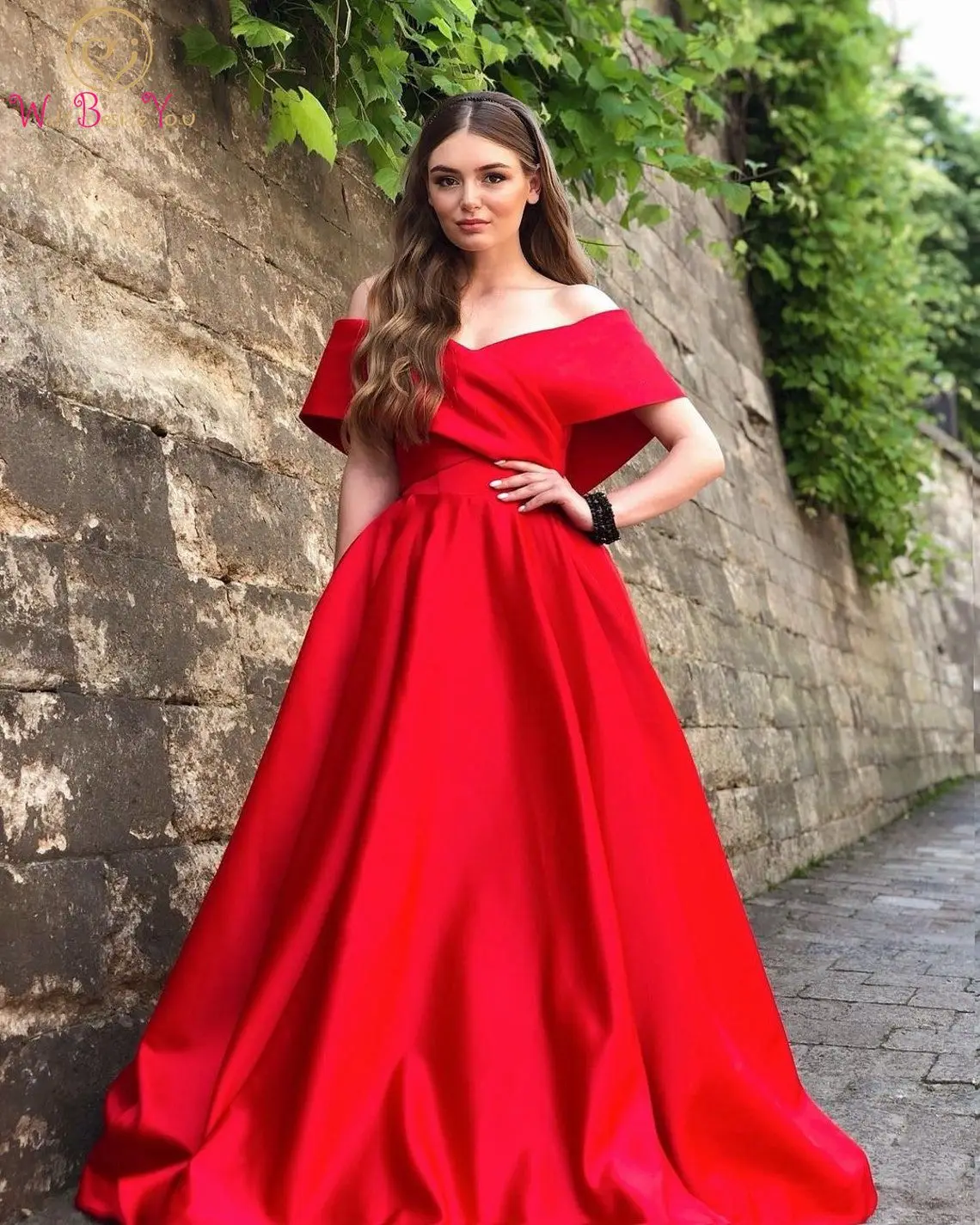 Kırmızı Abiye Uzun Kat Uzunluk Saten Kapalı Omuz V Boyun Balo Abiye Örgün Parti Özel Elbise Zarif Kadın