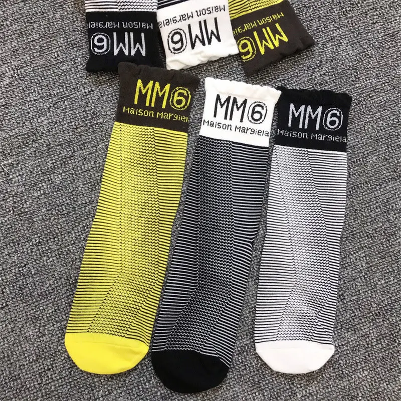 Maison Margiela Çorap Erkekler Kadınlar Moda Yeni MM6 kadın Çorap Şerit Harfler Logo Orta tüp Kaykay erkek Örme Rahat Spor